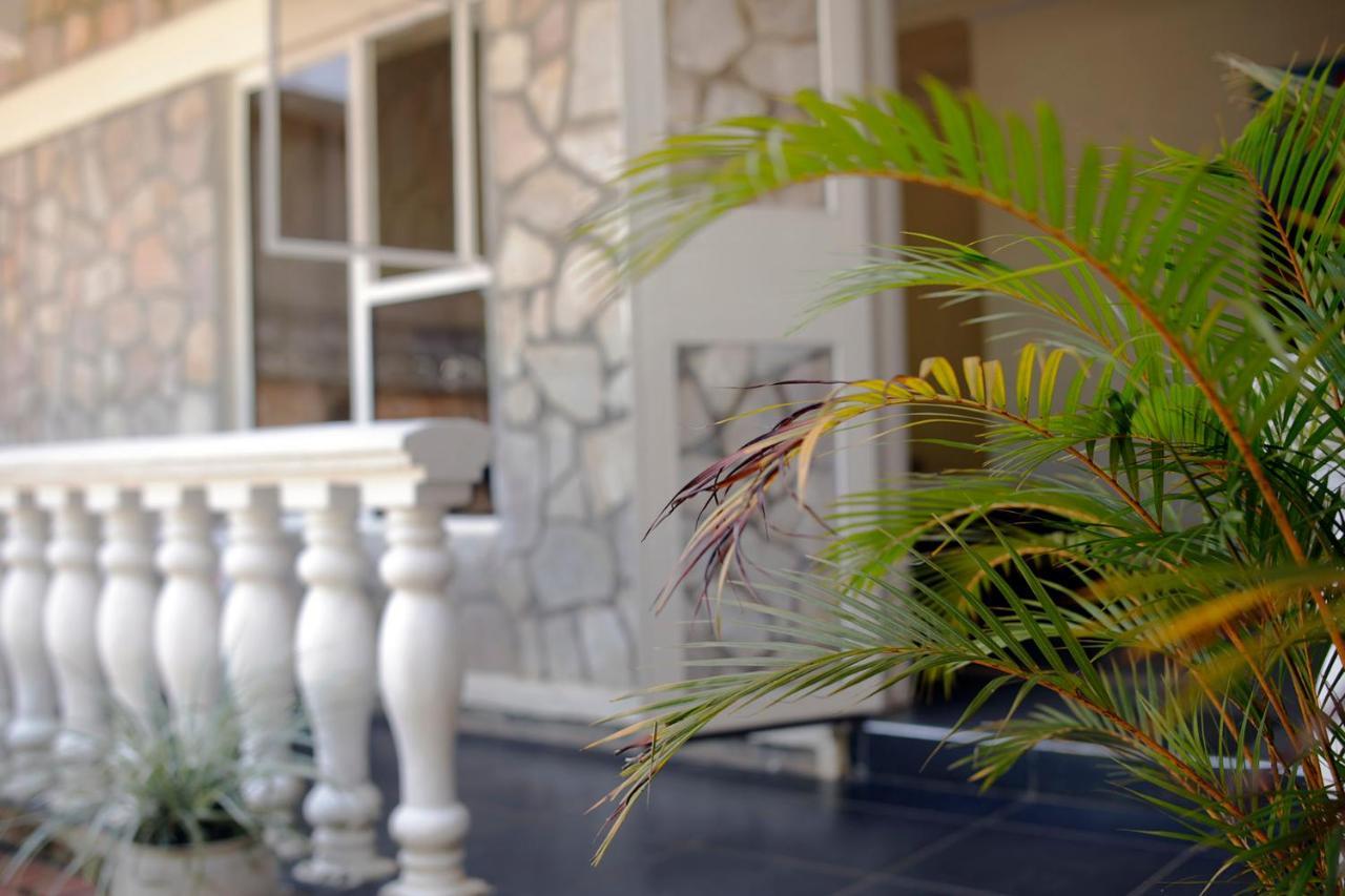 Entebbe Palm Hotel Kültér fotó